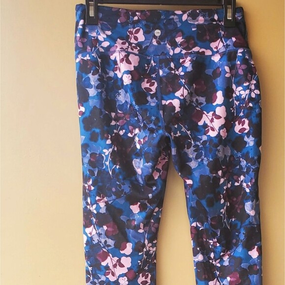 AVIA  Womens Floral Workout Capri Leggings - Picture 4 of 8